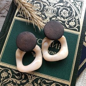 BROWN Two toned stylish earrings!